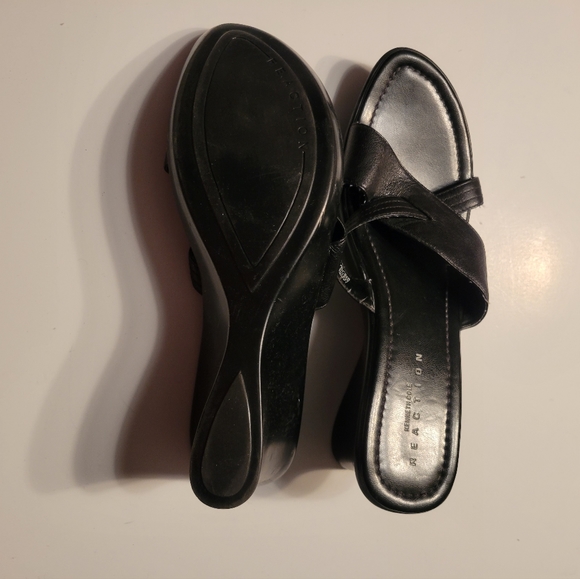 Kenneth Cole Black Wedge Sandals Size 10 - Picture 3 of 3